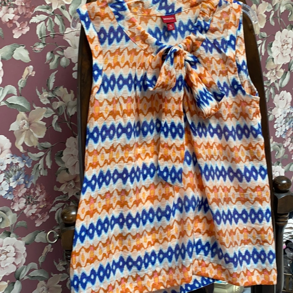 Sleeveless lightweight extra-large summer shirt